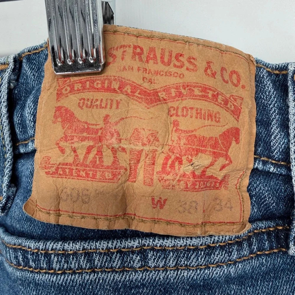 Levis 505 Regular Fit Straight Leg Jeans Mens 38x34 Medium Wash Blue Denim Pants